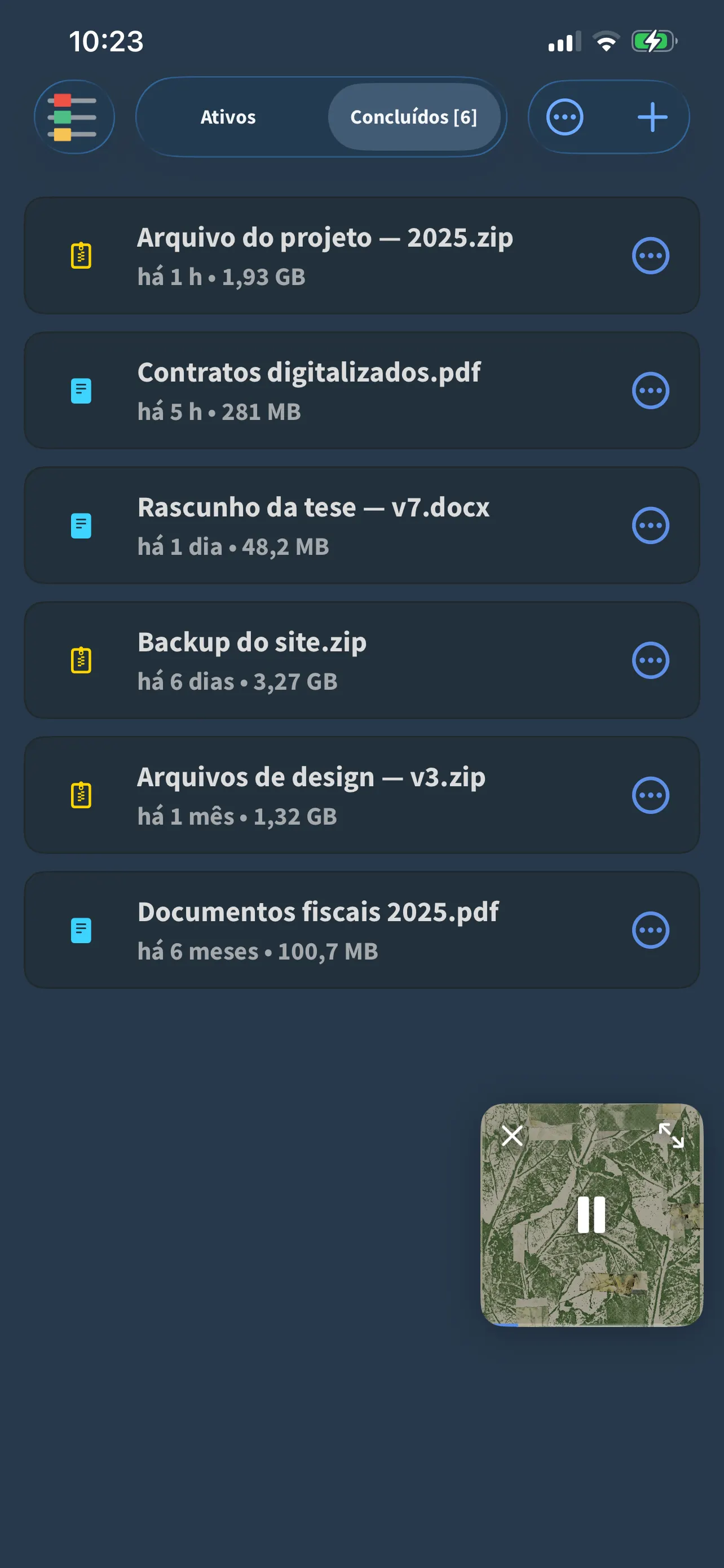 A lista de downloads do FoxFM com arquivos ZIP, PDF e DOCX concluídos e seus tamanhos
