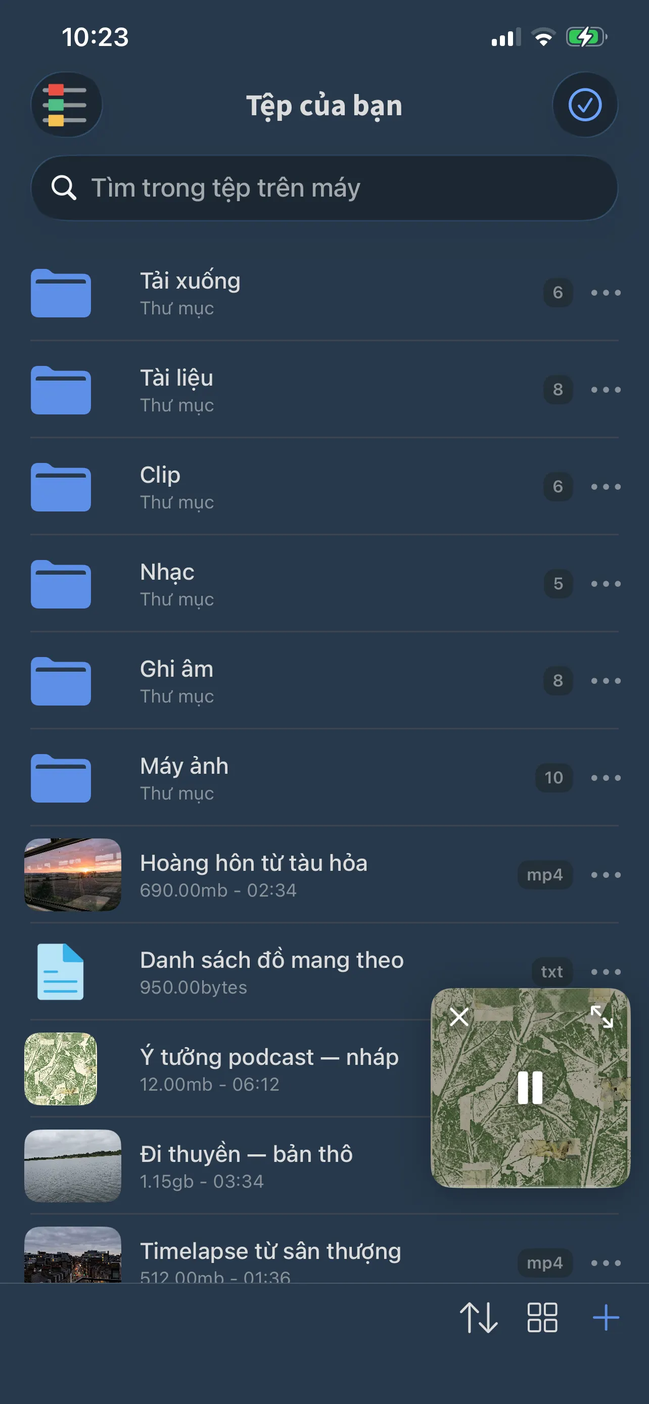 Danh sách tệp của FoxFM: các thư mục Tài liệu, Tải xuống, Clip, Nhạc, Ghi âm và Camera, bên dưới là tệp video, văn bản và âm thanh