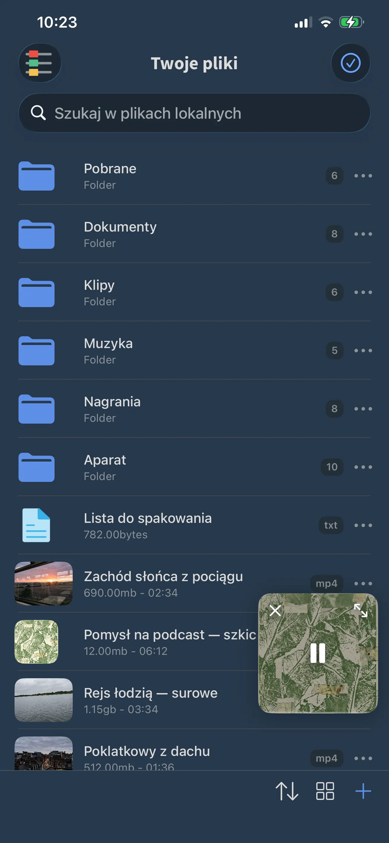 Lista plików w FoxFM: foldery Dokumenty, Pobrane, Klipy, Muzyka, Nagrania i Aparat, a pod nimi pliki wideo, tekstowe i dźwiękowe