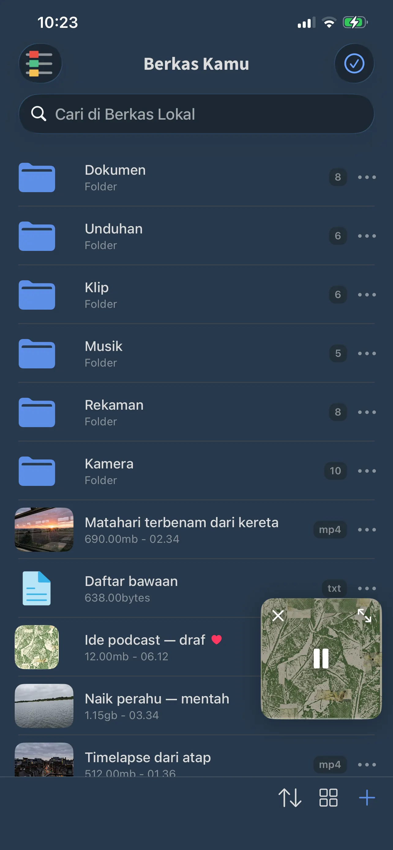 Daftar berkas FoxFM: folder Dokumen, Unduhan, Klip, Musik, Rekaman, dan Kamera, diikuti berkas video, teks, dan audio
