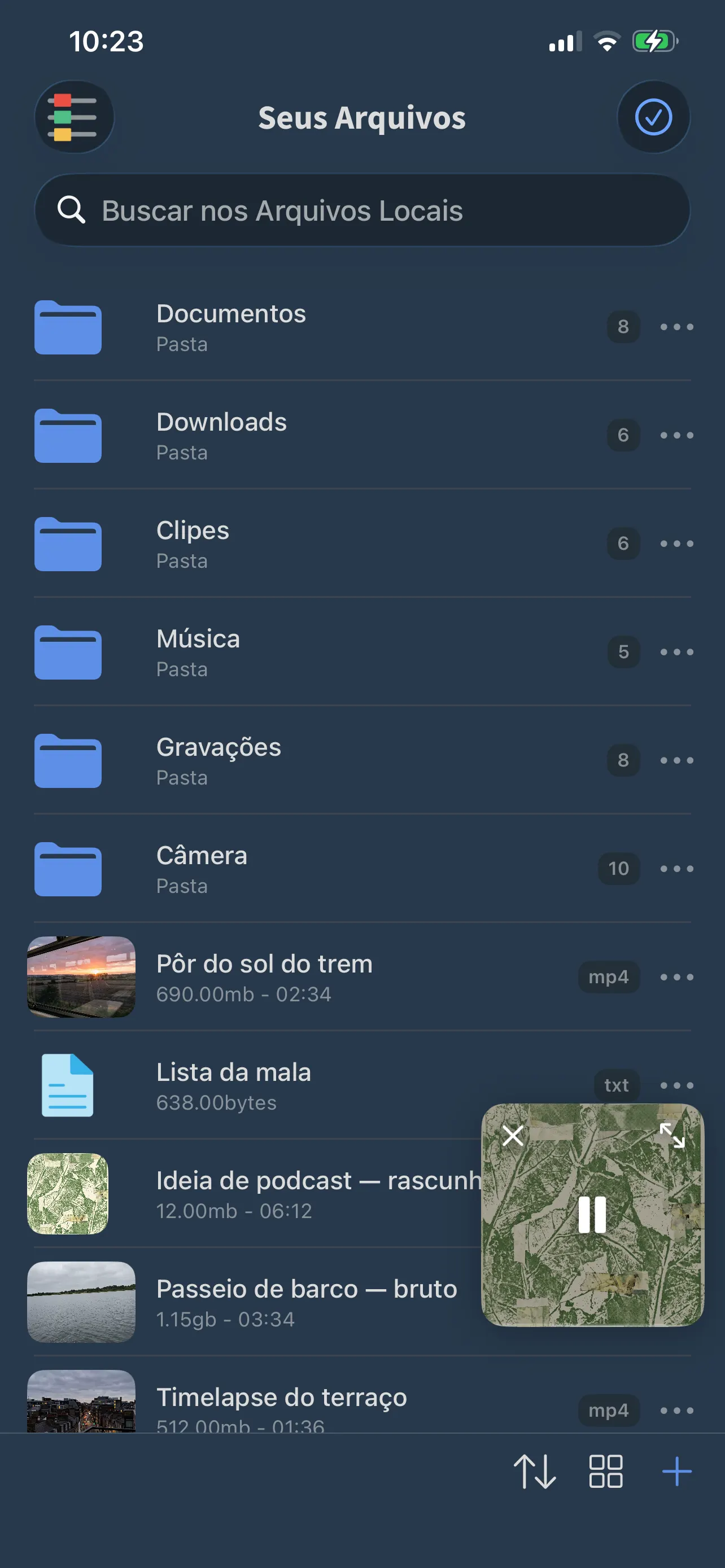 A lista de arquivos do FoxFM: pastas de Documentos, Downloads, Clipes, Música, Gravações e Câmera, seguidas de arquivos de vídeo, texto e áudio
