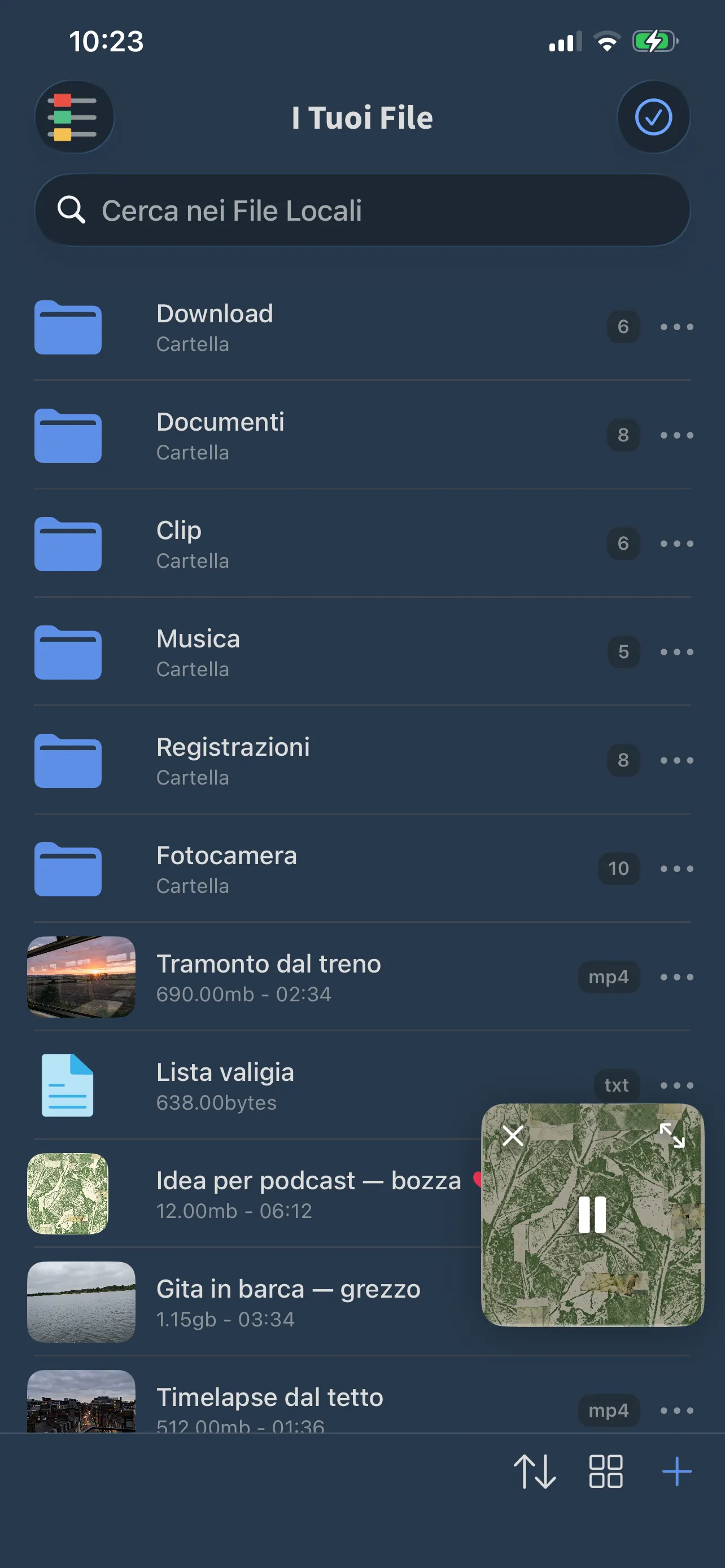 L’elenco file di FoxFM: cartelle Documenti, Download, Clip, Musica, Registrazioni e Fotocamera, seguite da file video, di testo e audio