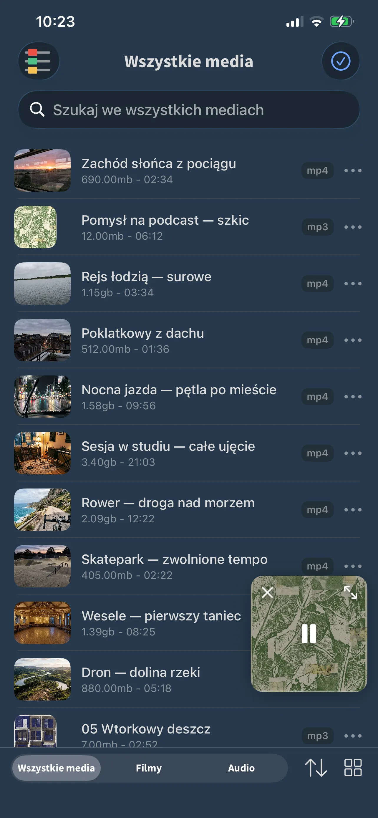 Widok Wszystkie media w FoxFM z filmami i plikami dźwiękowymi, miniaturami i czasem trwania