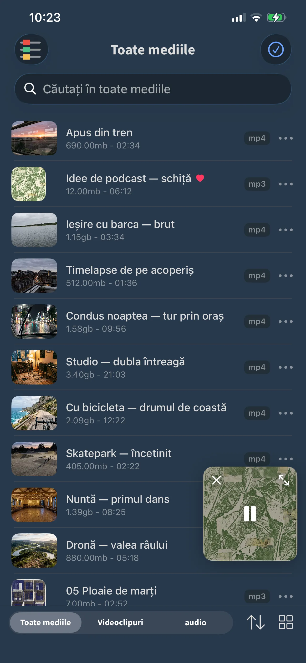 Vizualizarea Toate mediile din FoxFM, cu filme și fișiere audio, miniaturi și durate