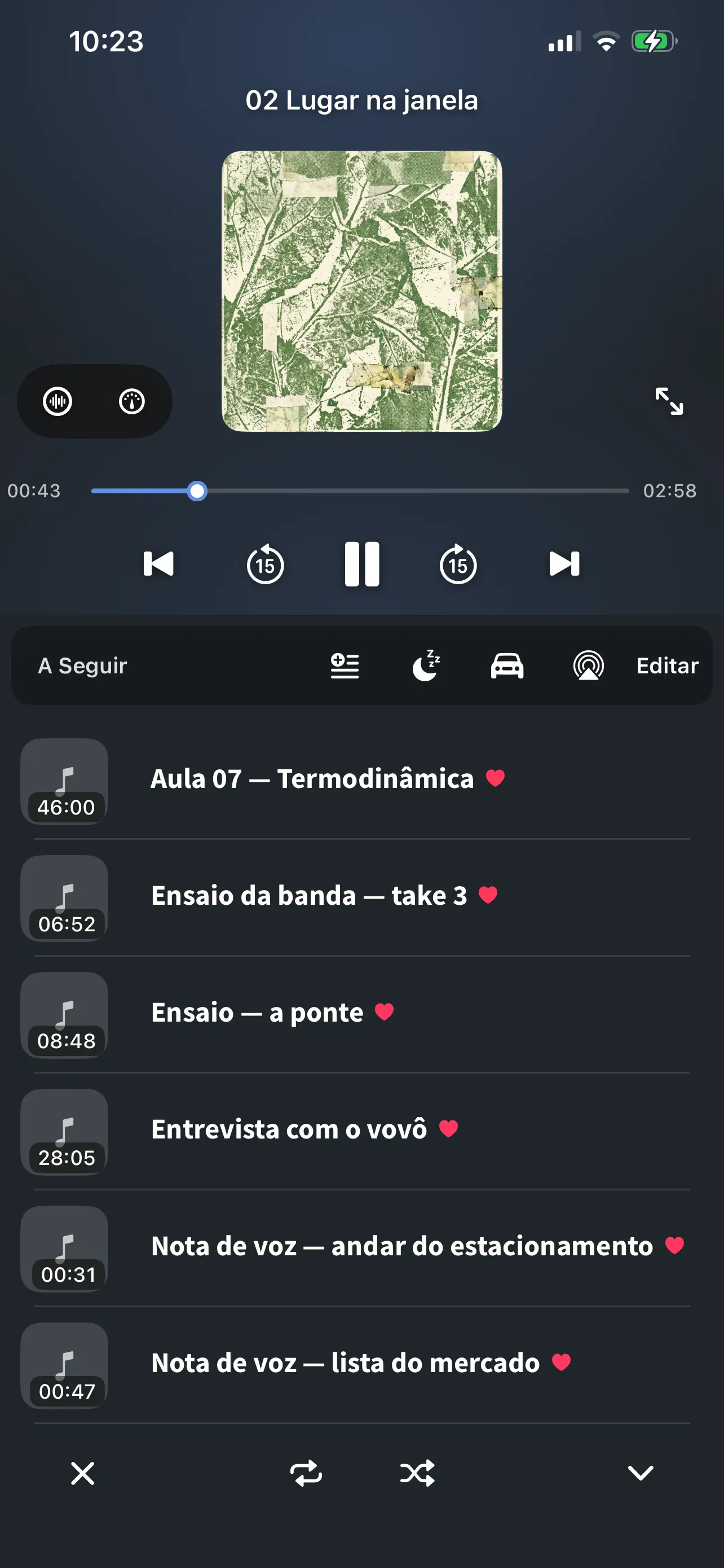 O player do FoxFM no iPhone: capa, barra de progresso, controles de reprodução e a fila A Seguir