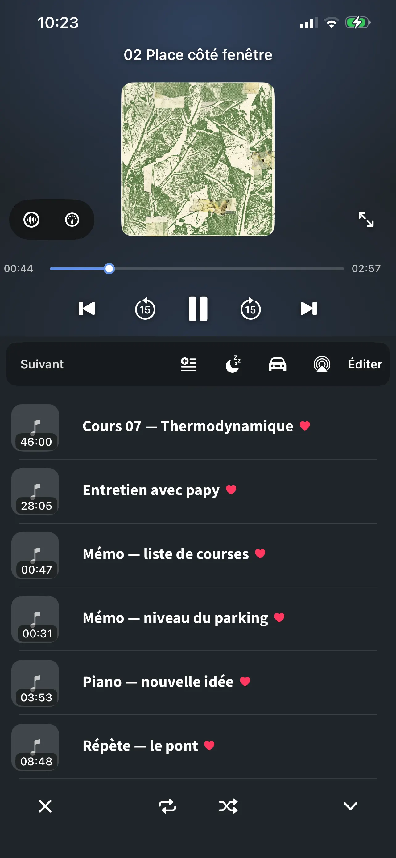 Le lecteur de FoxFM sur iPhone : pochette, barre de progression, commandes de lecture et file d’attente