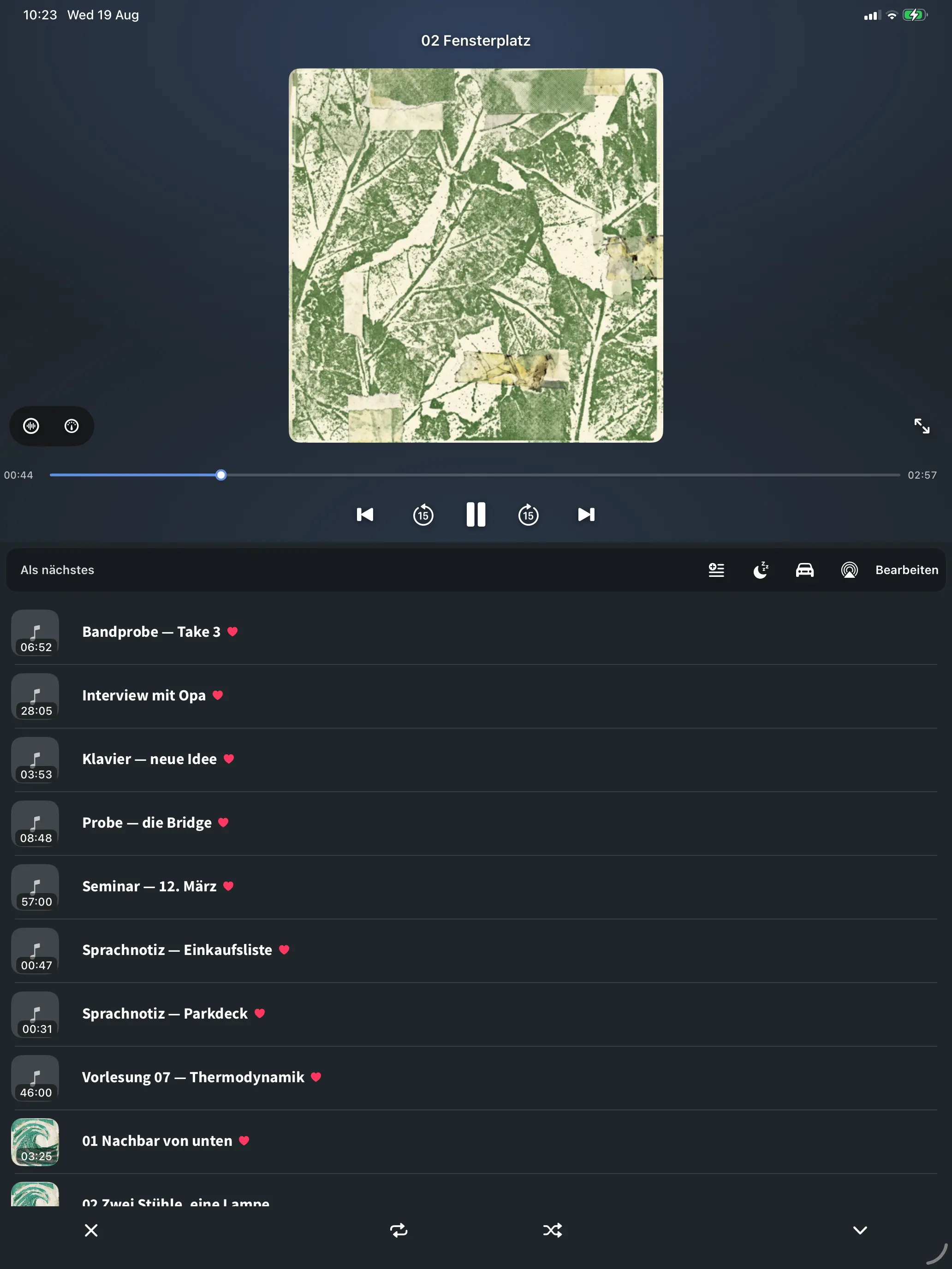 Der Player von FoxFM auf dem iPad, mit der Warteschlange neben dem Cover