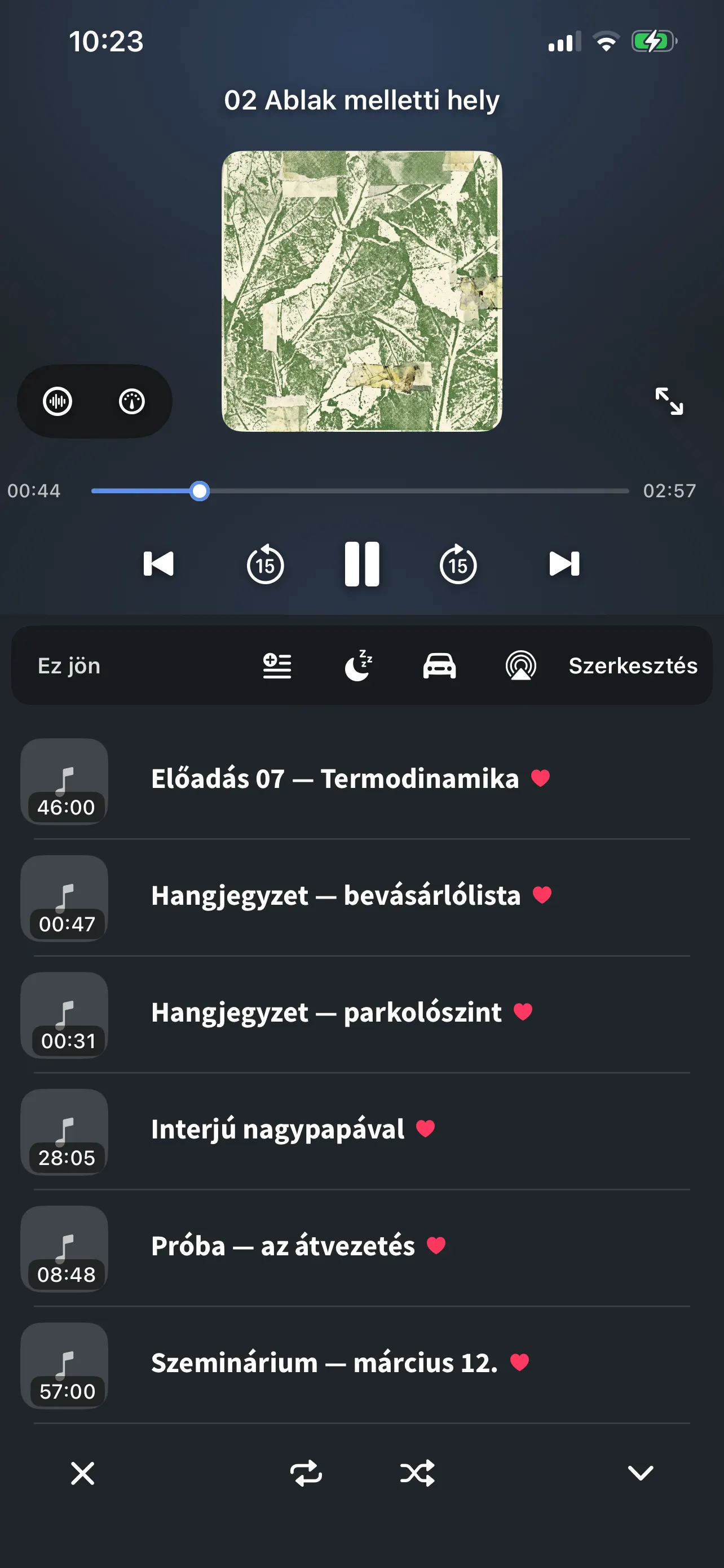 A FoxFM lejátszója iPhone-on: borító, folyamatjelző, lejátszásgombok és az „Ez jön” sor