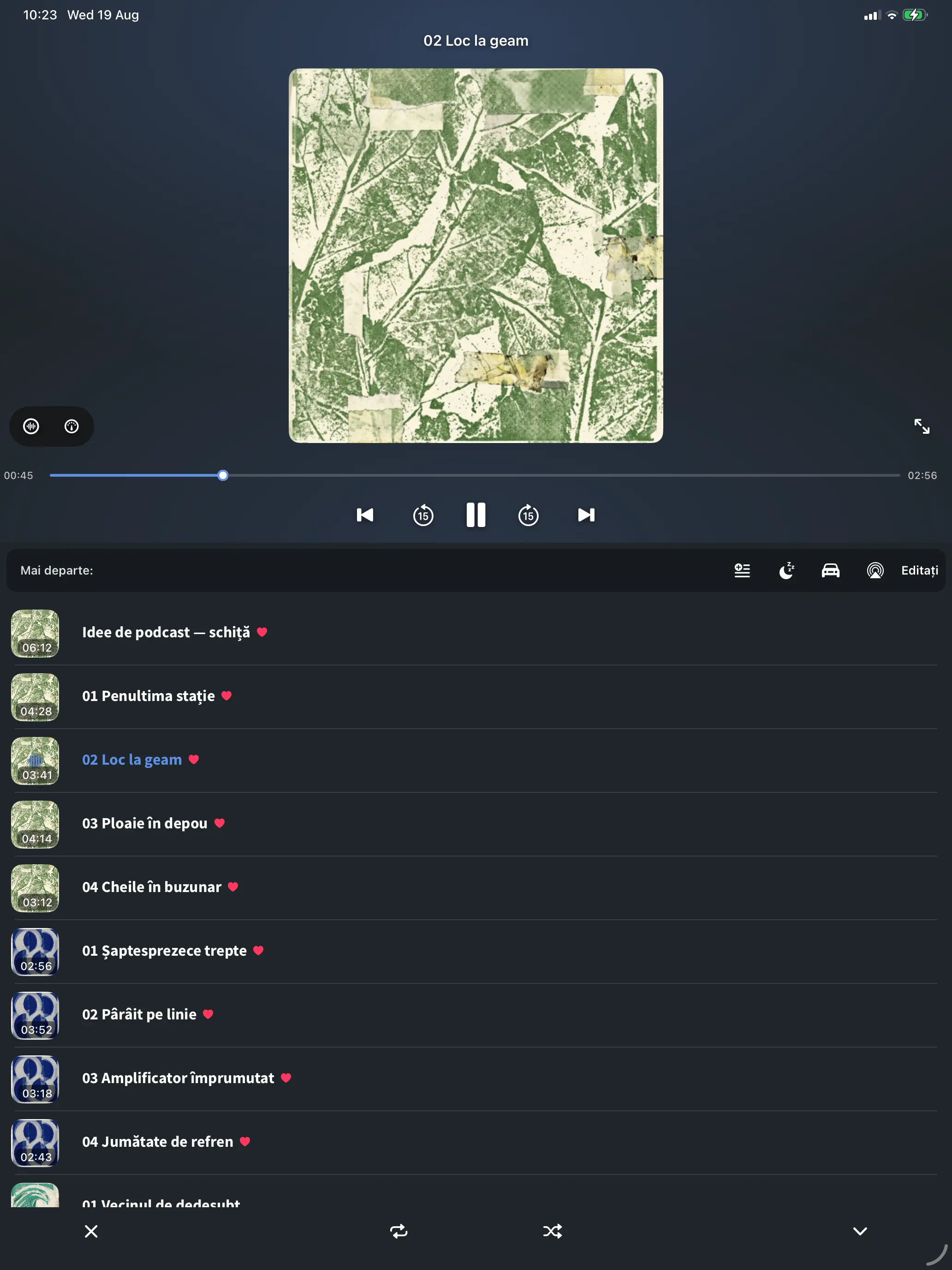 Playerul FoxFM pe iPad, cu coada lângă copertă