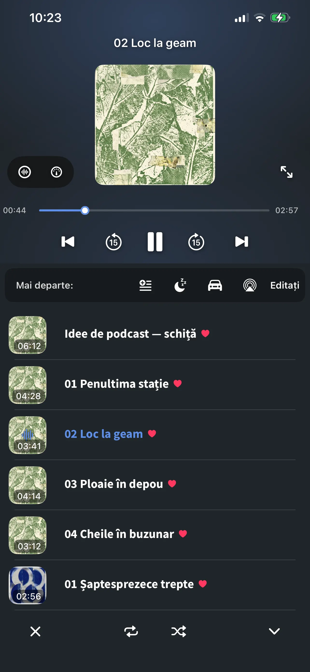 Playerul FoxFM pe iPhone: coperta, bara de progres, butoanele de redare și coada „Mai departe”
