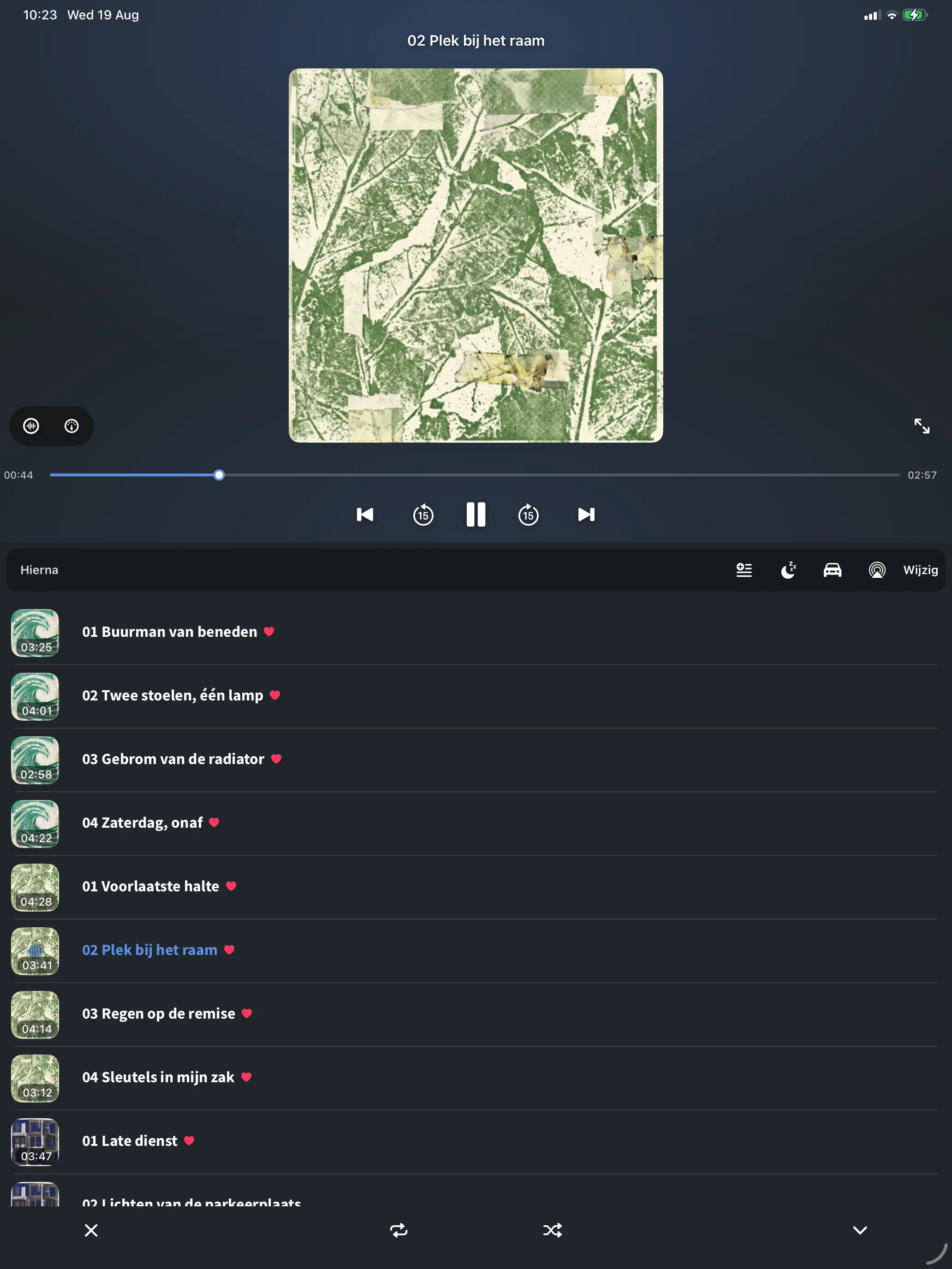 De speler van FoxFM op de iPad, met de wachtrij naast de hoes