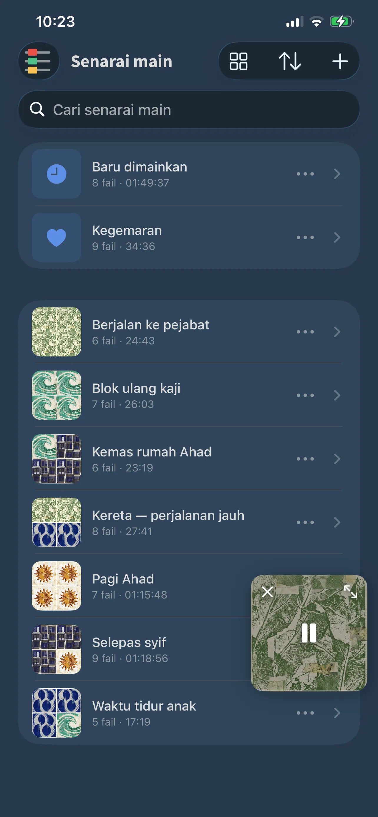 Senarai main FoxFM: Baru dimainkan dan Kegemaran, di bawahnya senarai buatan sendiri seperti «Kereta — perjalanan jauh» dan «Masa tidur»