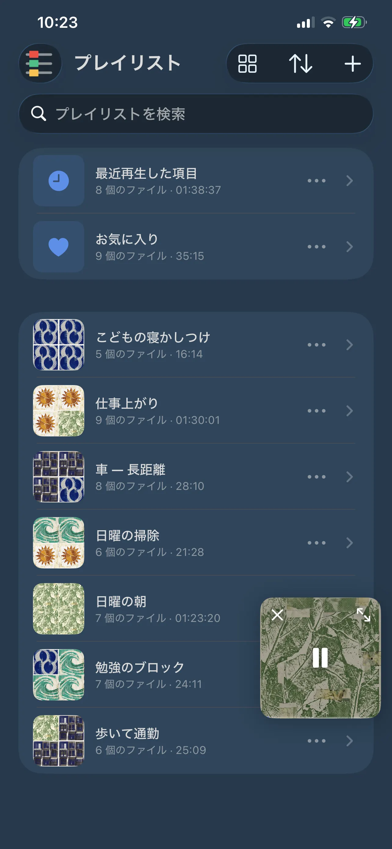 FoxFMのプレイリスト。「最近再生した項目」とお気に入り、その下に「車 — 長距離」「寝かしつけ」といった手作りのリスト