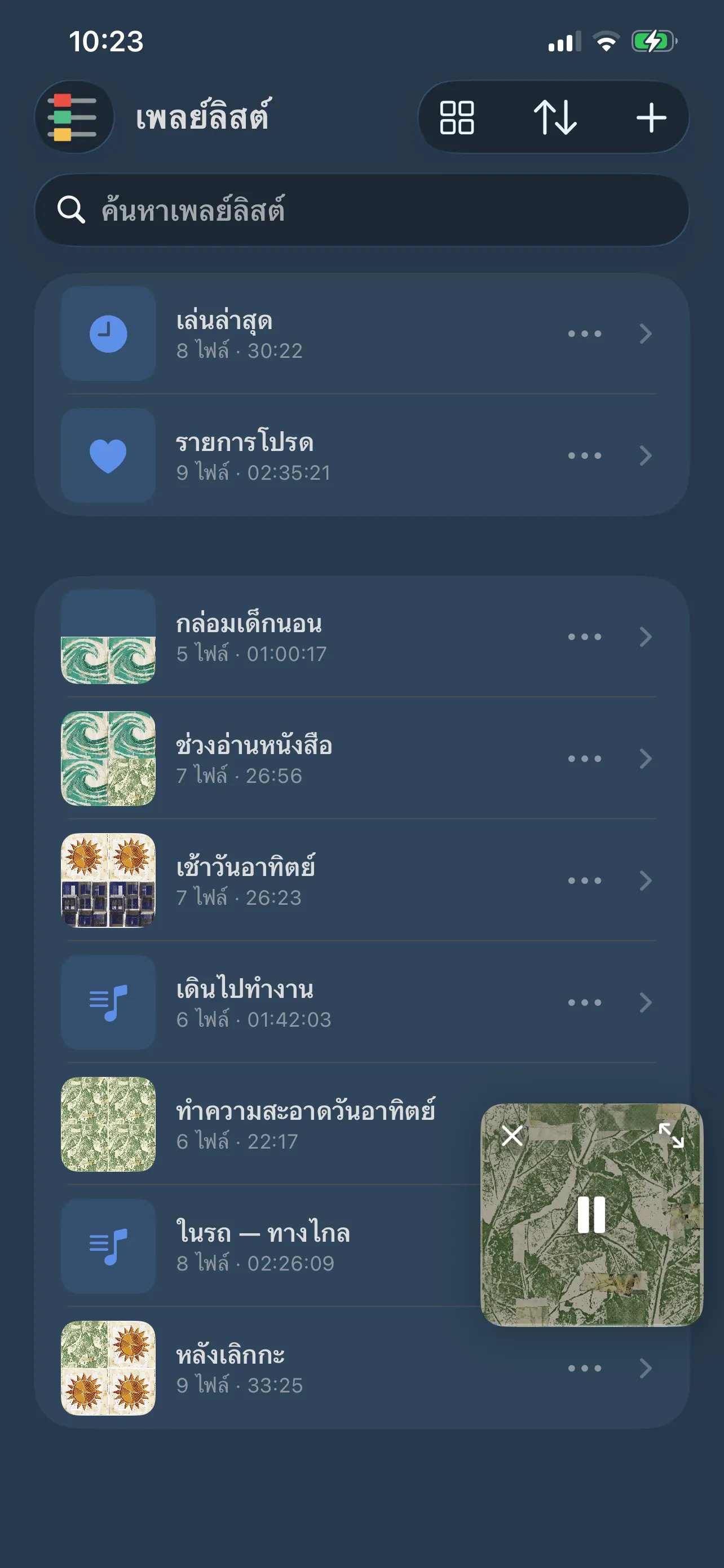 เพลย์ลิสต์ใน FoxFM: «เล่นล่าสุด» และรายการโปรด ถัดลงมาเป็นรายการที่ทำเอง เช่น «ขับรถ — ทางไกล» และ «ก่อนนอน»