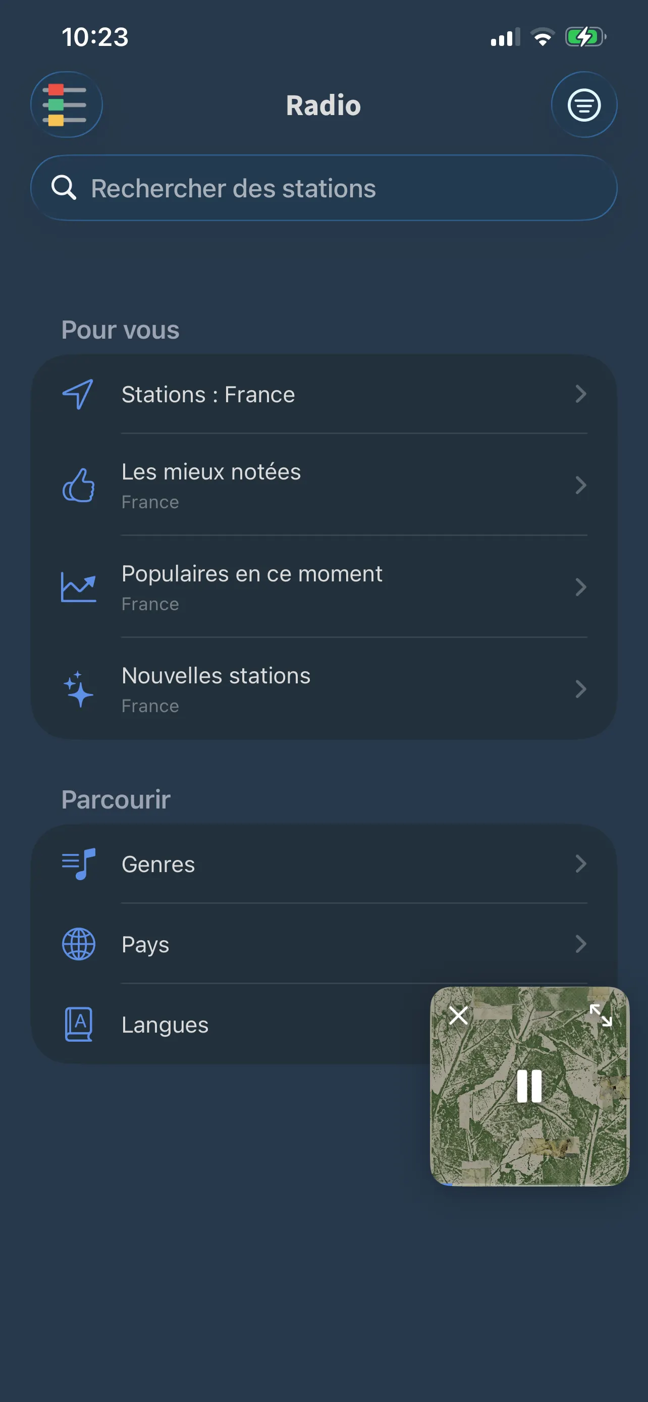 L’accueil Radio de FoxFM : les stations près de vous, les mieux notées, populaires en ce moment et nouvelles, et la navigation par genre, pays ou langue