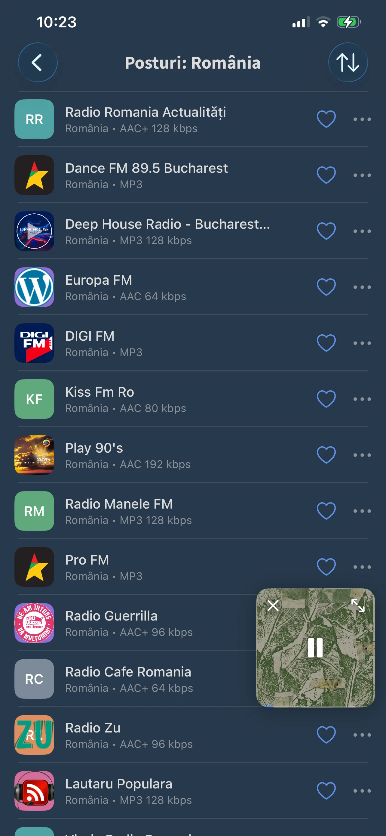 O listă de posturi de radio în FoxFM, cu siglele posturilor și un câmp de căutare