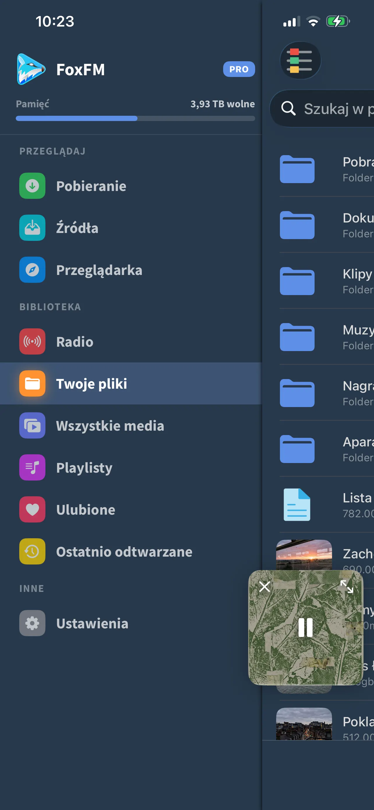 Menu FoxFM z Pobieraniem, Źródłami, Przeglądarką, Radiem, Twoimi plikami, Wszystkimi mediami, Playlistami i Ulubionymi
