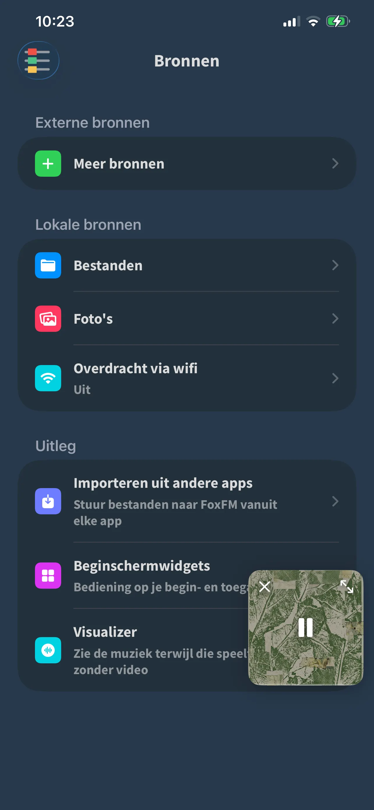 Het scherm Bronnen van FoxFM: Bestanden, Foto’s en Overdracht via wifi, met daaronder de uitleg