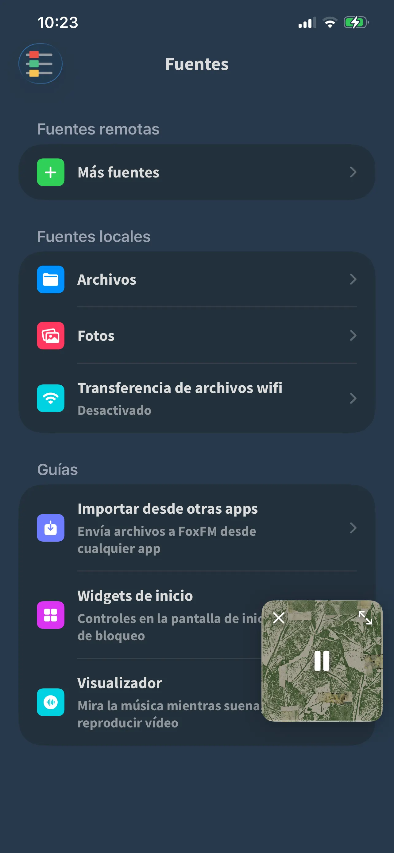 La pantalla Fuentes de FoxFM: Archivos, Fotos y Transferencia de archivos wifi, con la sección de Guías debajo
